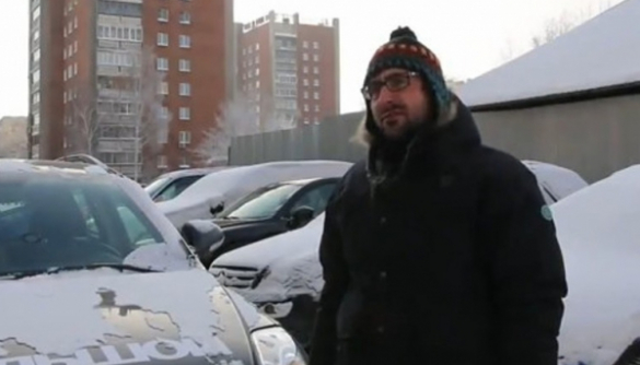 Белорусских журналистов заподозрили в съемках "про Украину" на стоянке в Новосибирске (ВИДЕО)