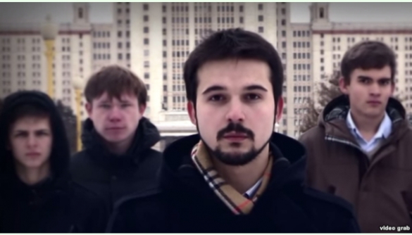 «Призвать к ответу за использование палки для селфи»: в сети разоблачили «ненастоящих» студентов, извинившихся за Россию
