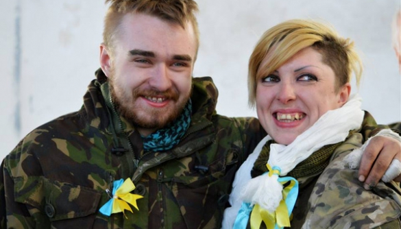 Журналистка «Українського тижня» вышла замуж на фронте