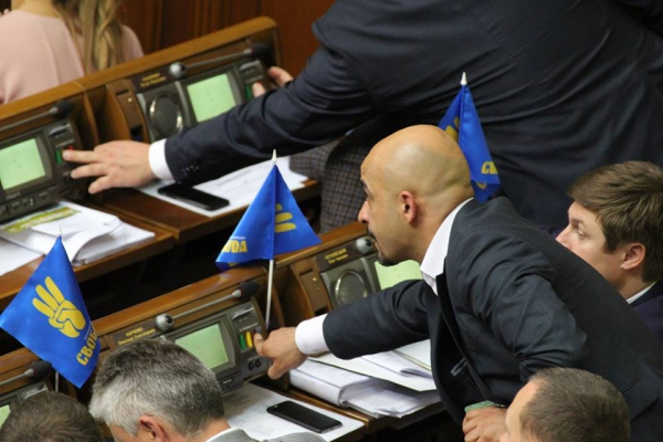 «Я могу проголосовать и с места Тимошенко», – Лещенко о «кнопкодавстве» Найема