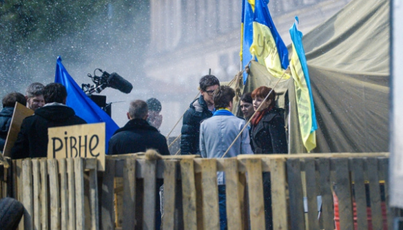 В Москве устроили потешный Майдан и жгут шины (ФОТО)