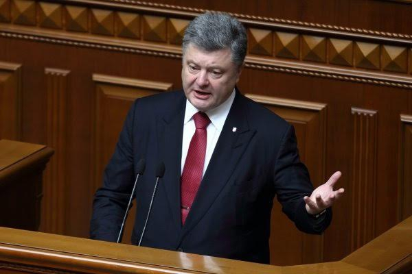 Мертвые души Порошенко, самолюбование и украинская осень: медийщики оценили обращение президента к Раде