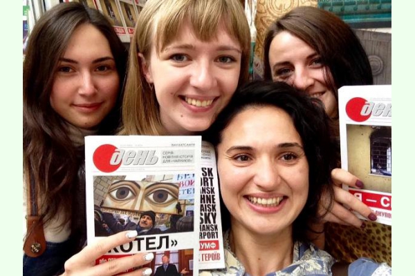 Газете «День»  — 19 лет: читатели устроили трогательный флешмоб (ФОТО)