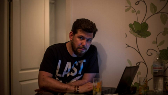 Журналист «Вести. Репортер» ломал забор в Сербии ради беженцев