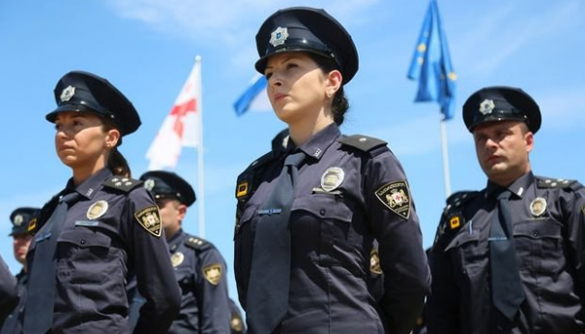 Новая полиция передала теплые вещи «Правому сектору»