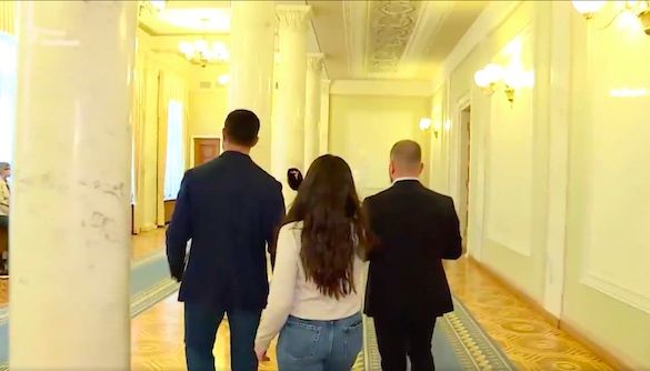 «А хто ви така, щоб перевіряти?»: як нардеп Микола Тищенко буквально тікав від питань журналістки «Радіо Свобода» «А хто ви така, щоб перевіряти?»: як нардеп Микола Тищенко буквально тікав від питань журналістки «Радіо Свобода»