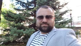 24 канал переплутав фото бізнесмена Петровського з кореспондентом &laquo;АрміяInform&raquo;, який зробив селфі з Порошенком