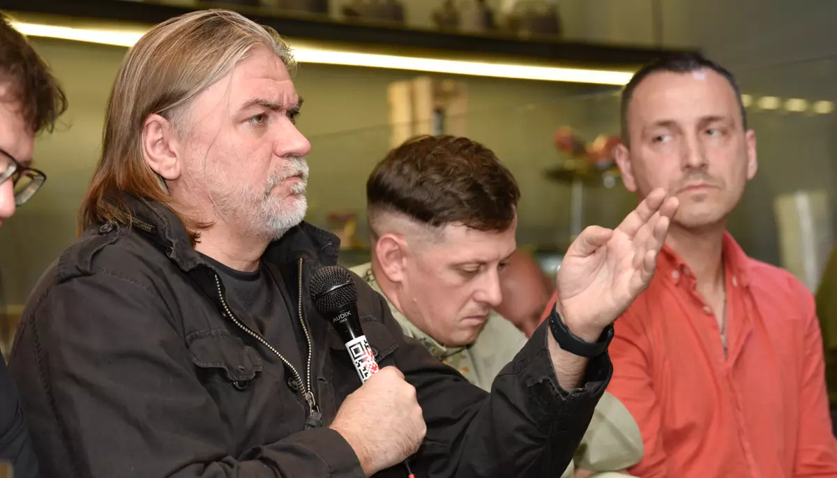 Бомба чи чергова історія про ідеального та нудного героя? У столиці презентували фінальний трейлер стрічки «Довбуш» Бомба чи чергова історія про ідеального та нудного героя? У столиці презентували фінальний трейлер стрічки «Довбуш»