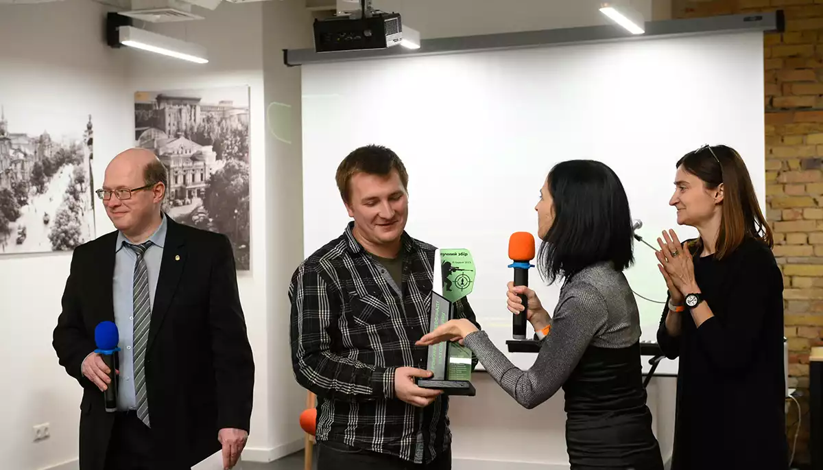 Шахи, Кива та «велосипедки»: як журналісти в Києві збирали на патрони для ЗСУ Шахи, Кива та «велосипедки»: як журналісти в Києві збирали на патрони для ЗСУ