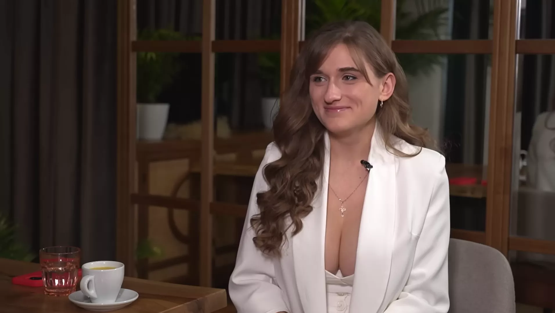 &laquo;Якщо я буду свої відео вести чистою українською мовою, це втратить родзинку&raquo;. Даша Євтух розповіла про суржик, допомогу армії та рекламу в блозі
