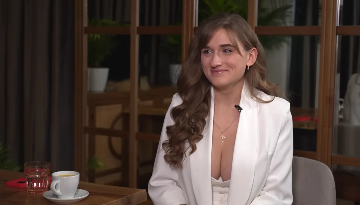 &laquo;Якщо я буду свої відео вести чистою українською мовою, це втратить родзинку&raquo;. Даша Євтух розповіла про суржик, допомогу армії та рекламу в блозі