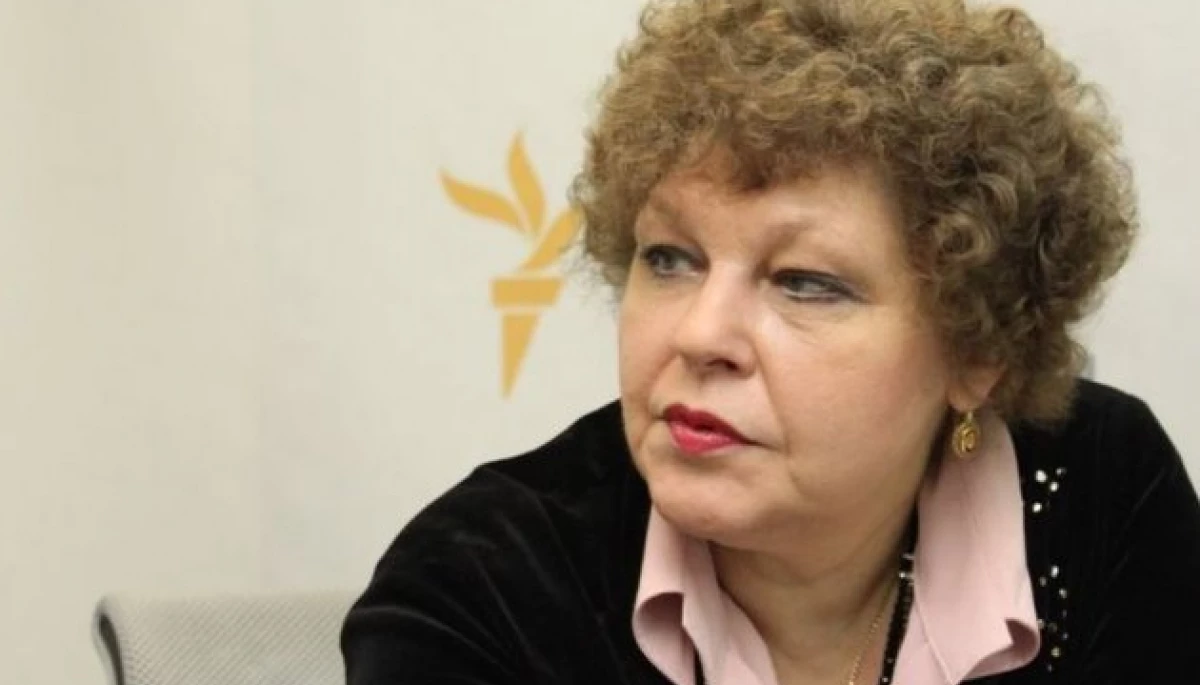 Як «донька Ліни Костенко» перетворилася на отця Володимира і виманює у людей гроші Як «донька Ліни Костенко» перетворилася на отця Володимира і виманює у людей гроші