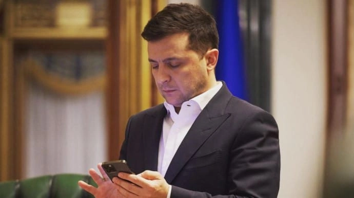 Трендовий твіт Зеленського не вразив міжнародну спільноту. Хтось погано вчив англійські матюки