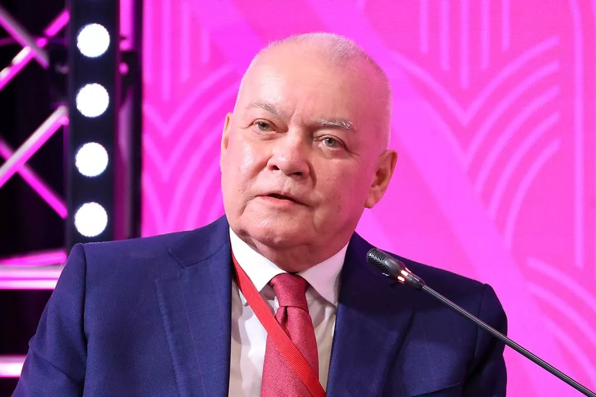 Від гей-вечірок у Києві до гомофобії на кремлівському телебаченні. На ютубі Ходорковського розповідають карколомні історії про Кисельова