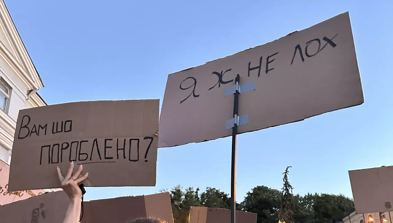 Молодь, матюки, інсайди, прогнози. Що медійники пишуть про мітинги та реакцію президента