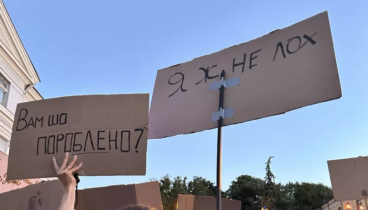 Молодь, матюки, інсайди, прогнози. Що медійники пишуть про мітинги та реакцію президента