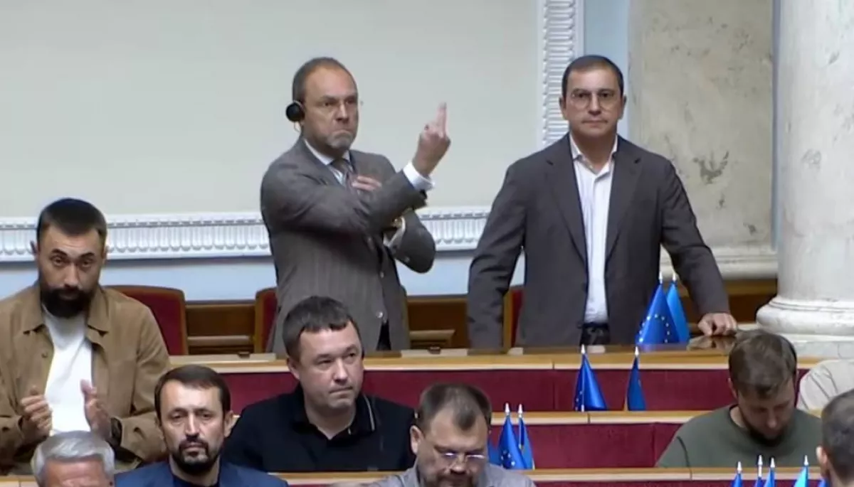 Це не Кустуріца, і не Гріневей. Це засідання Верховної Ради