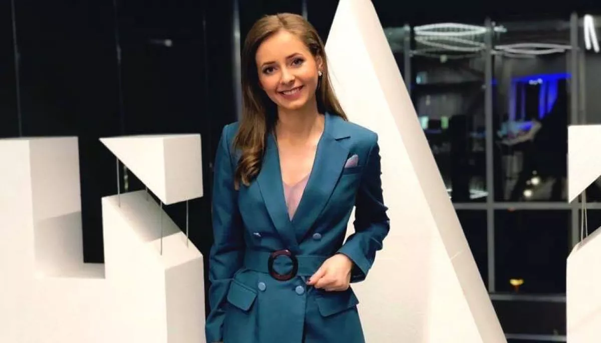 Від ведучої проросійських каналів до зірки тіктоку. Блогерку Ангеліну Пичик знову розсекретили зі скандалом