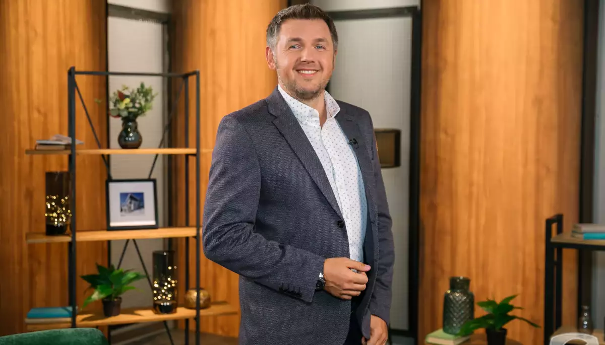 Як Дмитро Карпачов роздає дипломи з психології на шоу &laquo;Супермама&raquo;