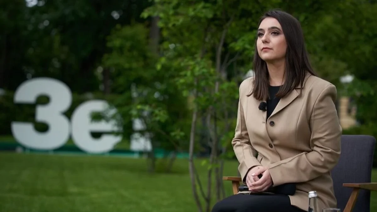 Юлія Мендель знову навалила кринжі. Тепер вона ділить українців на два табори
